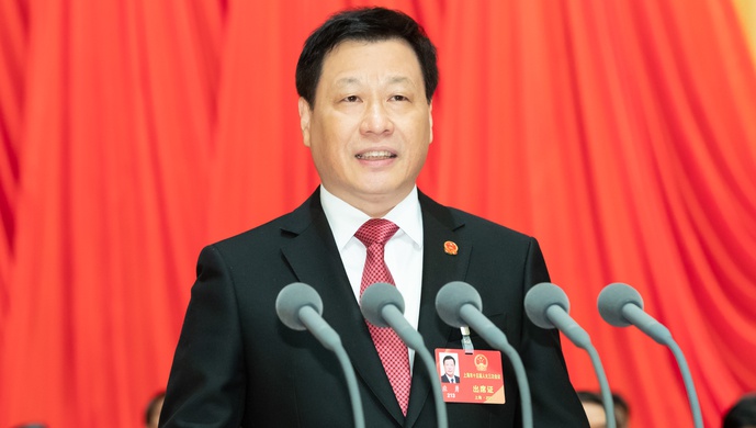  上海市第十五屆人民代表大會第三次會議今天上午開幕。上海市市長應(yīng)勇作《政府工作報告》。